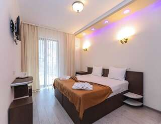 Отель Hotel Holiday Maria Бэиле-Еркулане Двухместный номер с 2 отдельными кроватями и террасой-2
